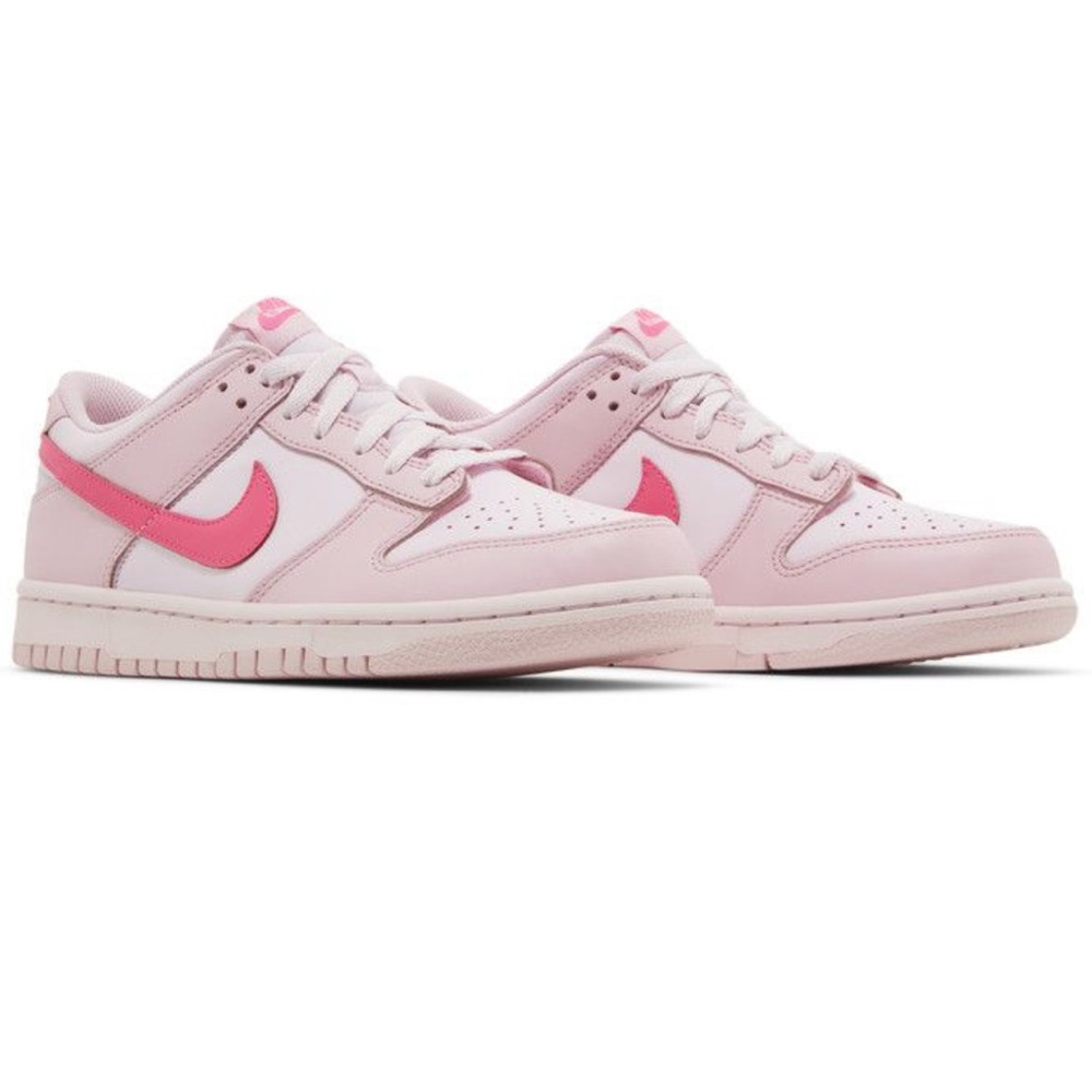 Nike Dunk Low ‘Triple Pink’